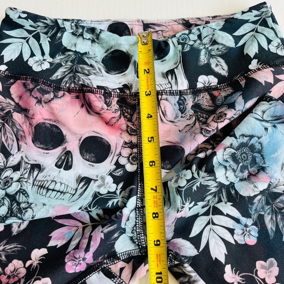 Evolution n Creation Sz M Skull Print Multi Color Crop Leggings Stretch Pull On - Picture 7 of 7